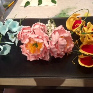 Various flowers made from sugar made taking the Ron Ben Israel course