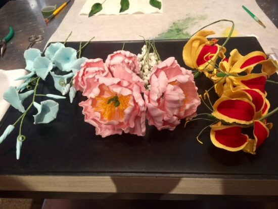 Various flowers made from sugar made taking the Ron Ben Israel course